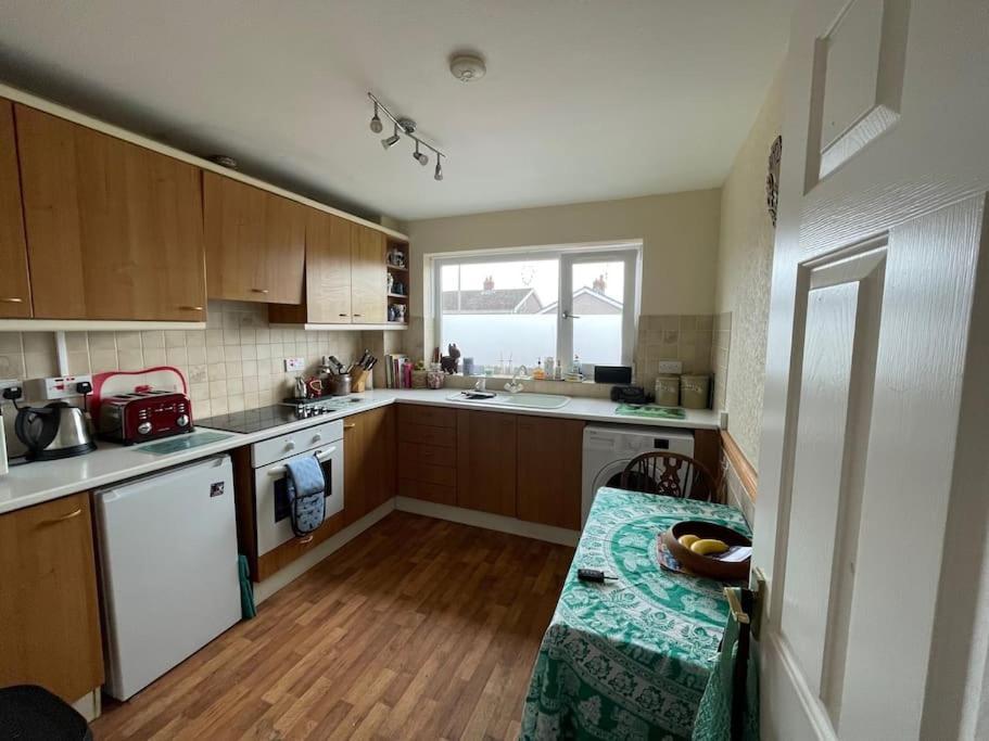 Cosy 2 Bedroom Flat Apartment *